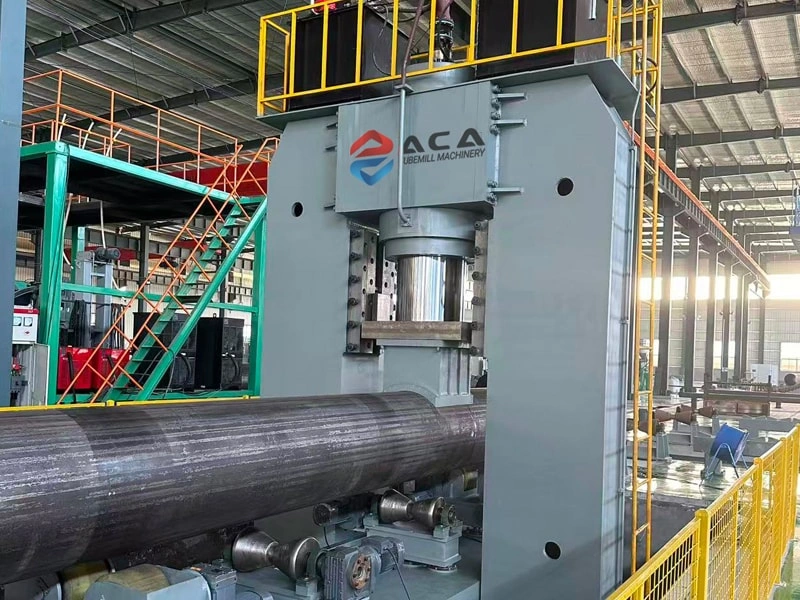 آلة تقويم الأنابيب الفولاذية LSAW وSSAW تعمل في موقع المستخدم