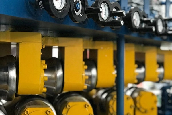ماكينة استعدال الأنابيب (نوع البكرات) بقطر Ф315-Ф920